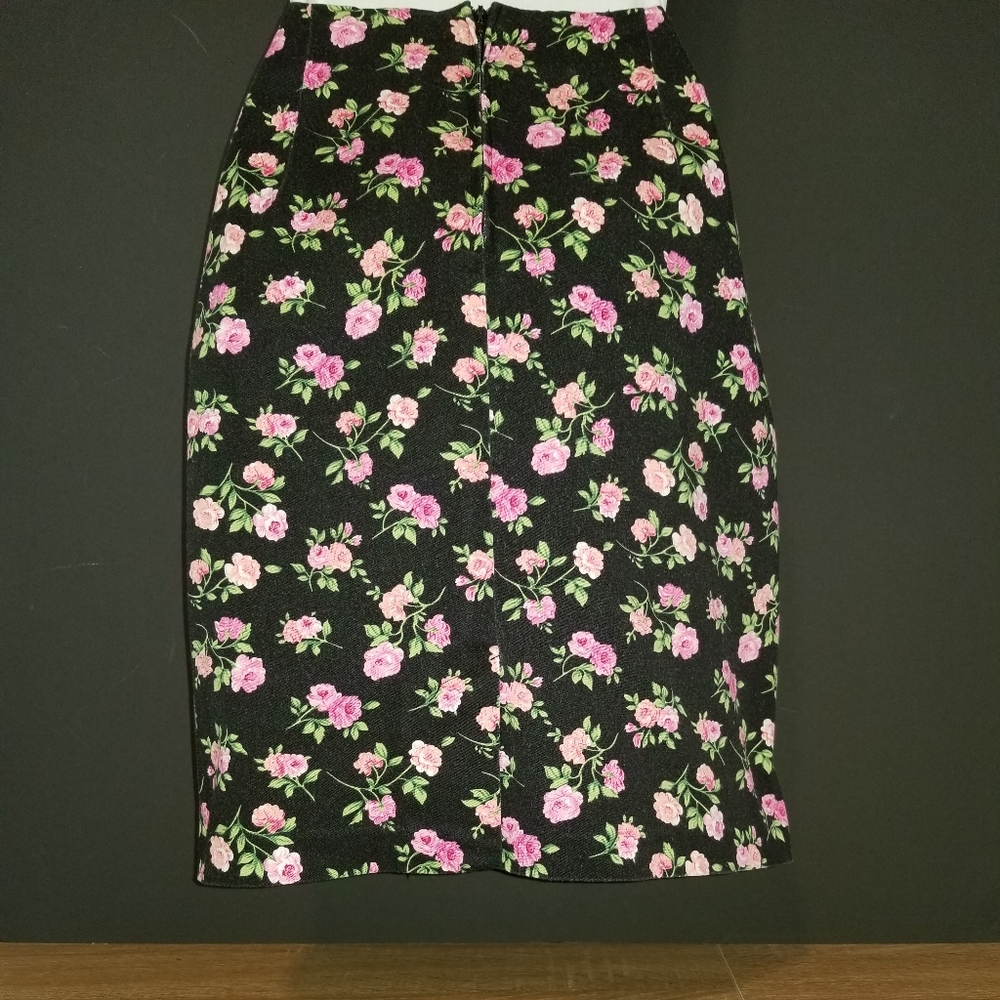 Skirt 🌸🌹Pink Roses🌹🌸 Size S - Picture 5 of 7